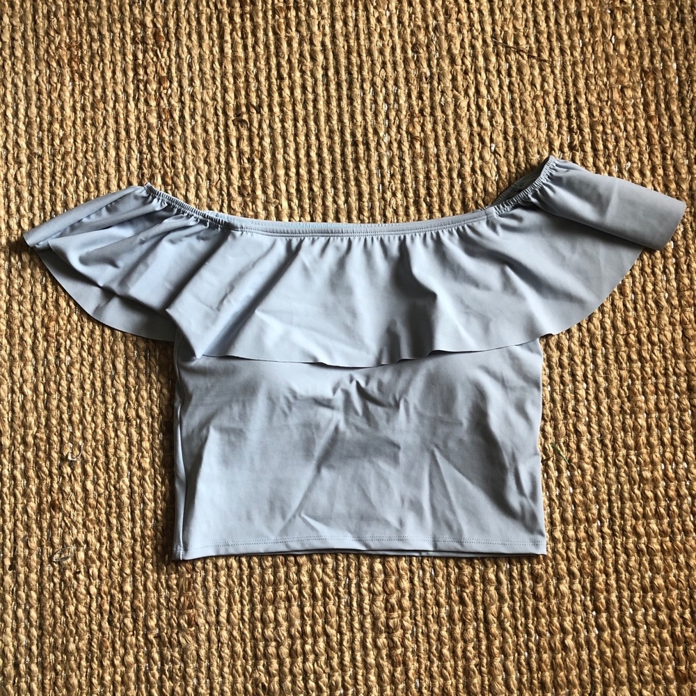 NWOT Kortni Jeane Blue Fog Ruffled Around Top